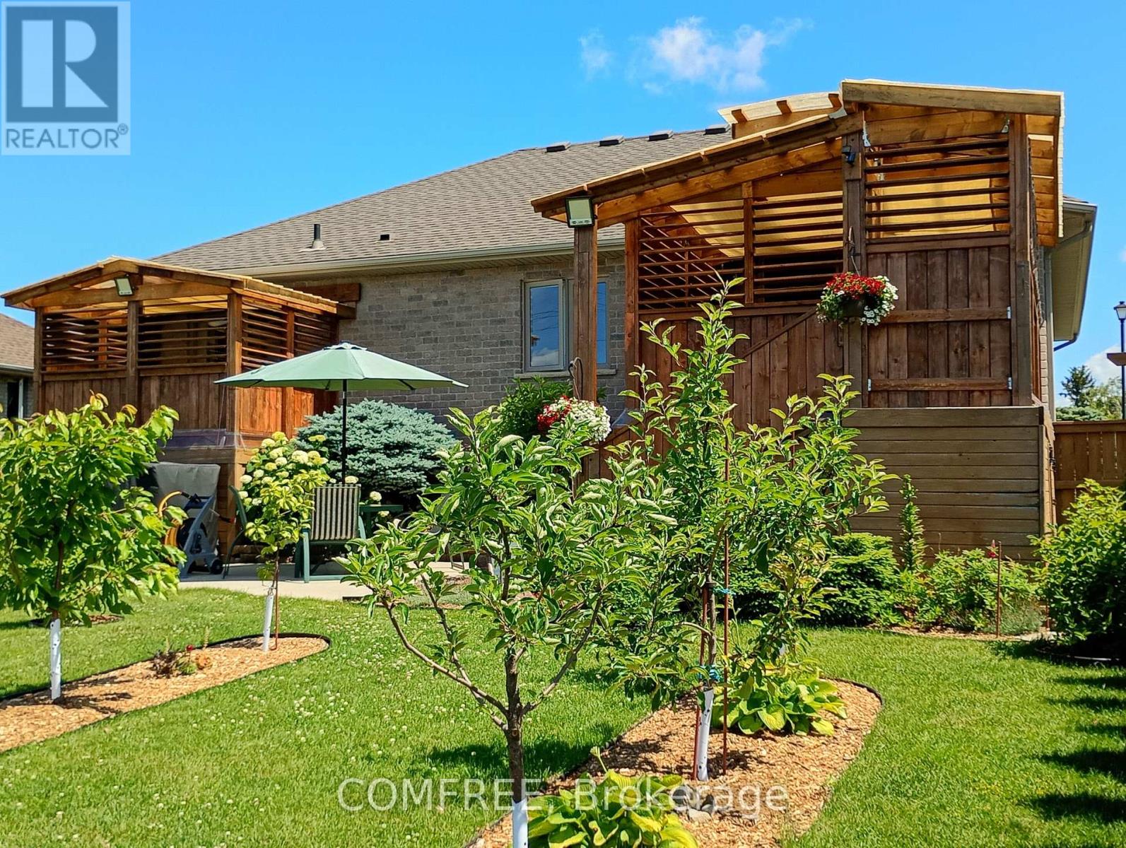 35 Tanya Drive, Southwest Middlesex, Ontario  N0L 1M0 - Photo 3 - X13490048