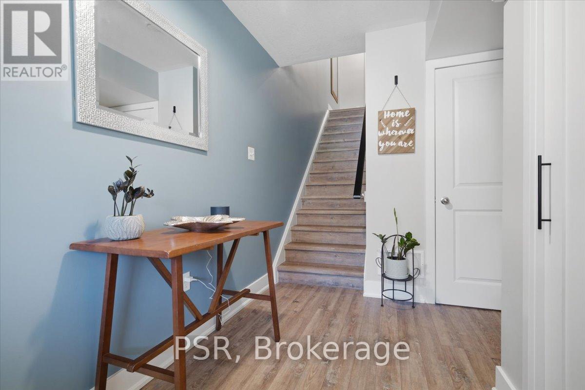 12 Hiscott Drive, Hamilton, Ontario  L8B 0A2 - Photo 6 - X13489814
