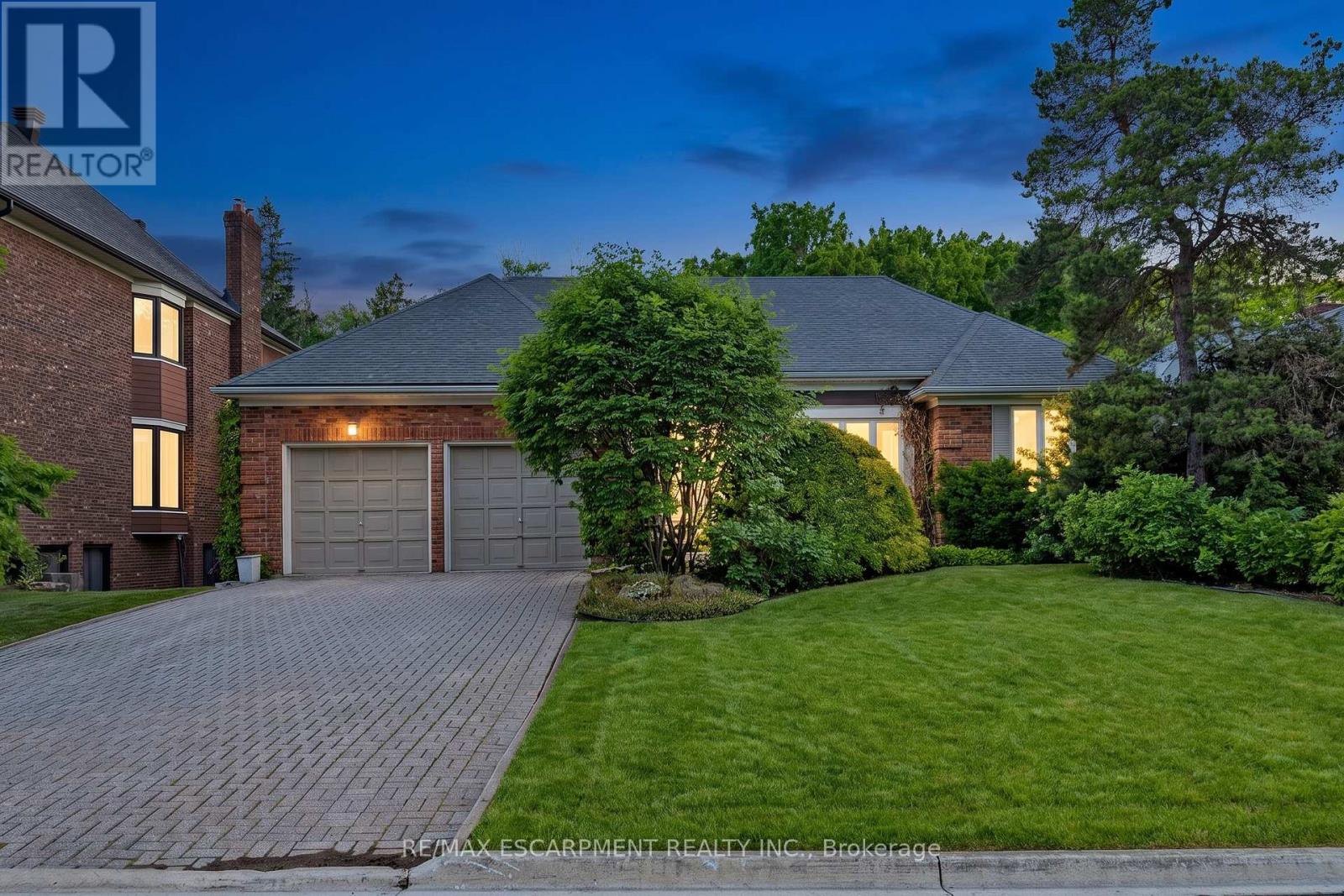 17 Flanders Drive, Hamilton, Ontario  L8B 0G6 - Photo 2 - X13489854