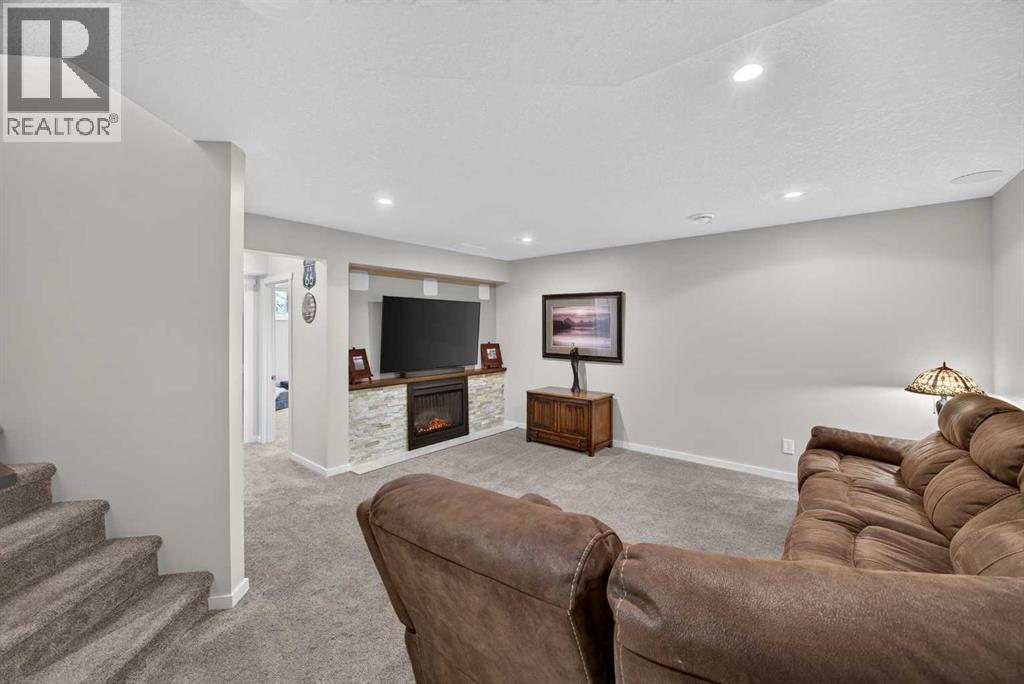 124 Sunvalley Road, Cochrane, Alberta  T4C 0X8 - Photo 37 - A2324126