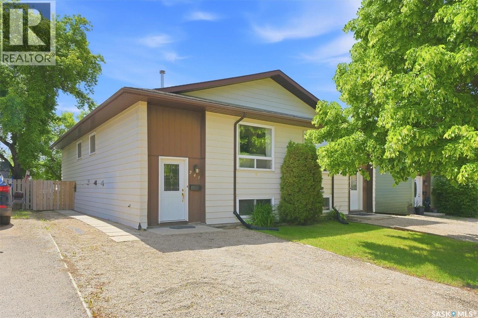 241-239 Molloy Street, Saskatoon, Saskatchewan  S7K 6J3 - Photo 2 - SK040657