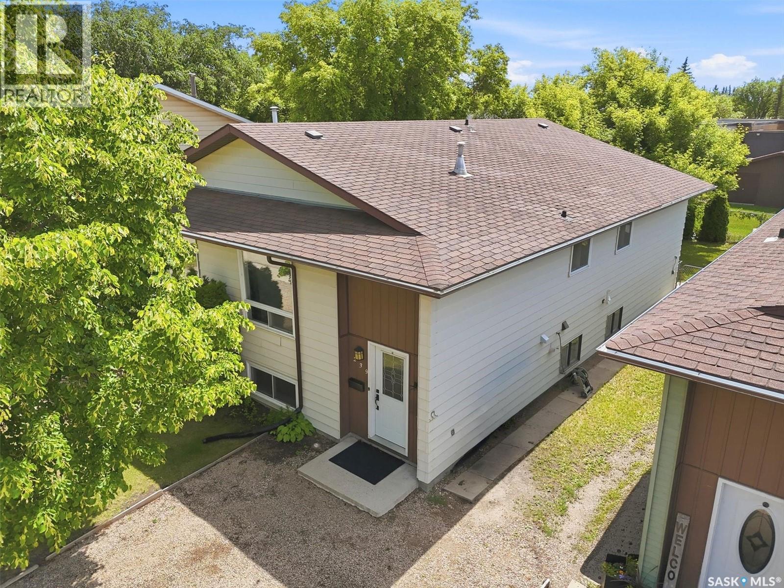 241-239 Molloy Street, Saskatoon, Saskatchewan  S7K 6J3 - Photo 3 - SK040657