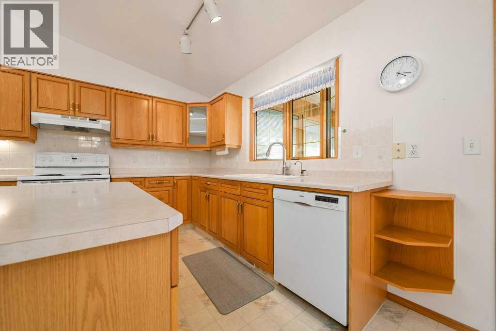 48 Park Meadows Court Se, Medicine Hat, Alberta  T1B 4C3 - Photo 10 - A2323896