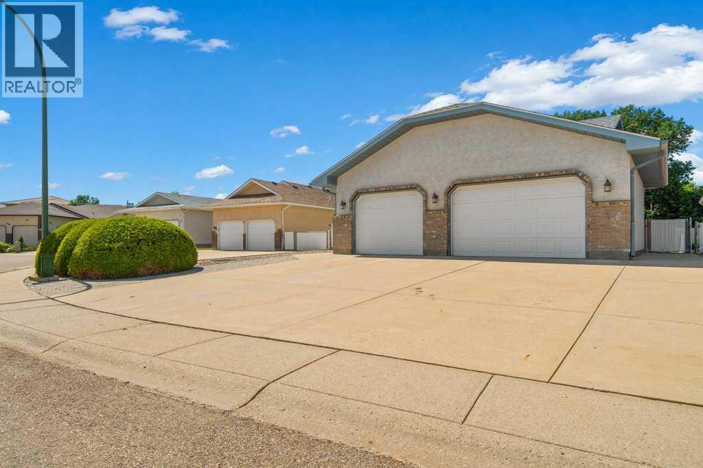 48 Park Meadows Court Se, Medicine Hat, Alberta  T1B 4C3 - Photo 3 - A2323896