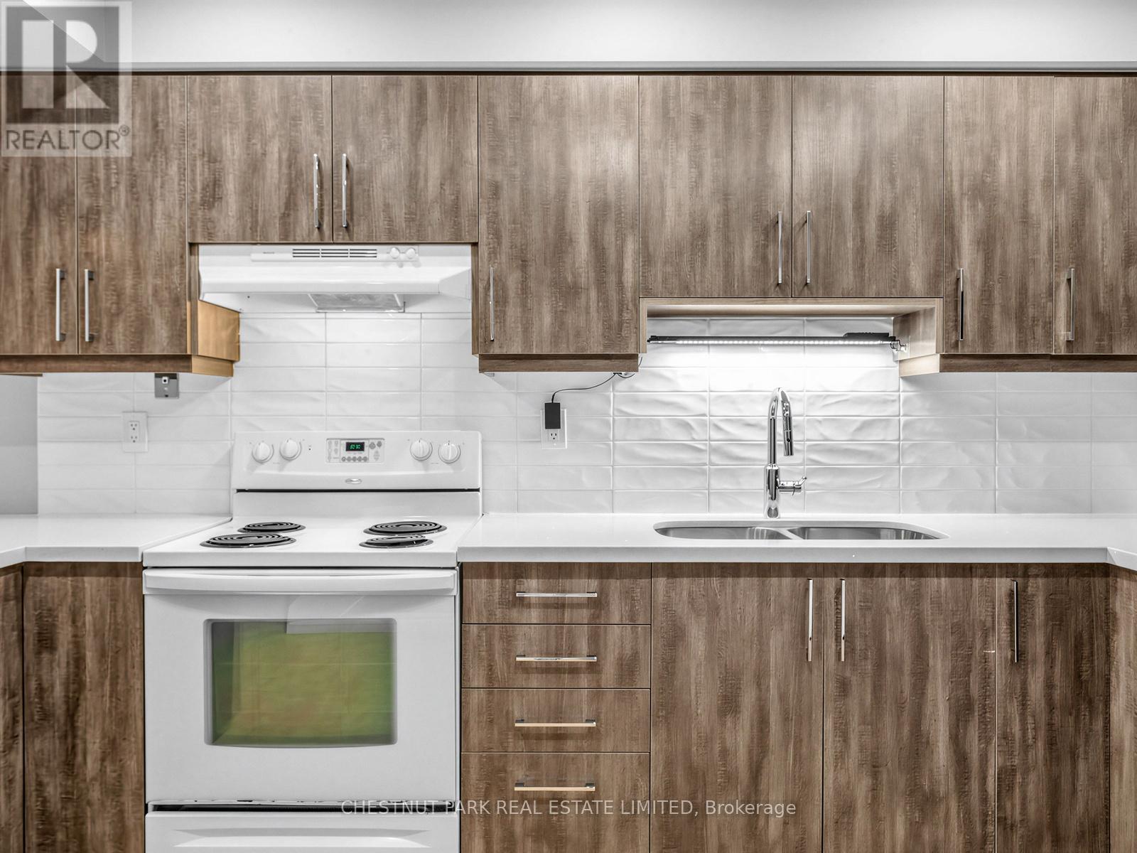 3 - 880 Broadview Avenue, Toronto (Playter Estates-Danforth), Ontario  M4K 2R1 - Photo 4 - E13490116