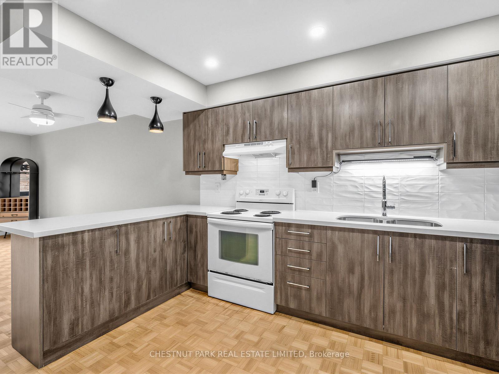 3 - 880 Broadview Avenue, Toronto (Playter Estates-Danforth), Ontario  M4K 2R1 - Photo 5 - E13490116