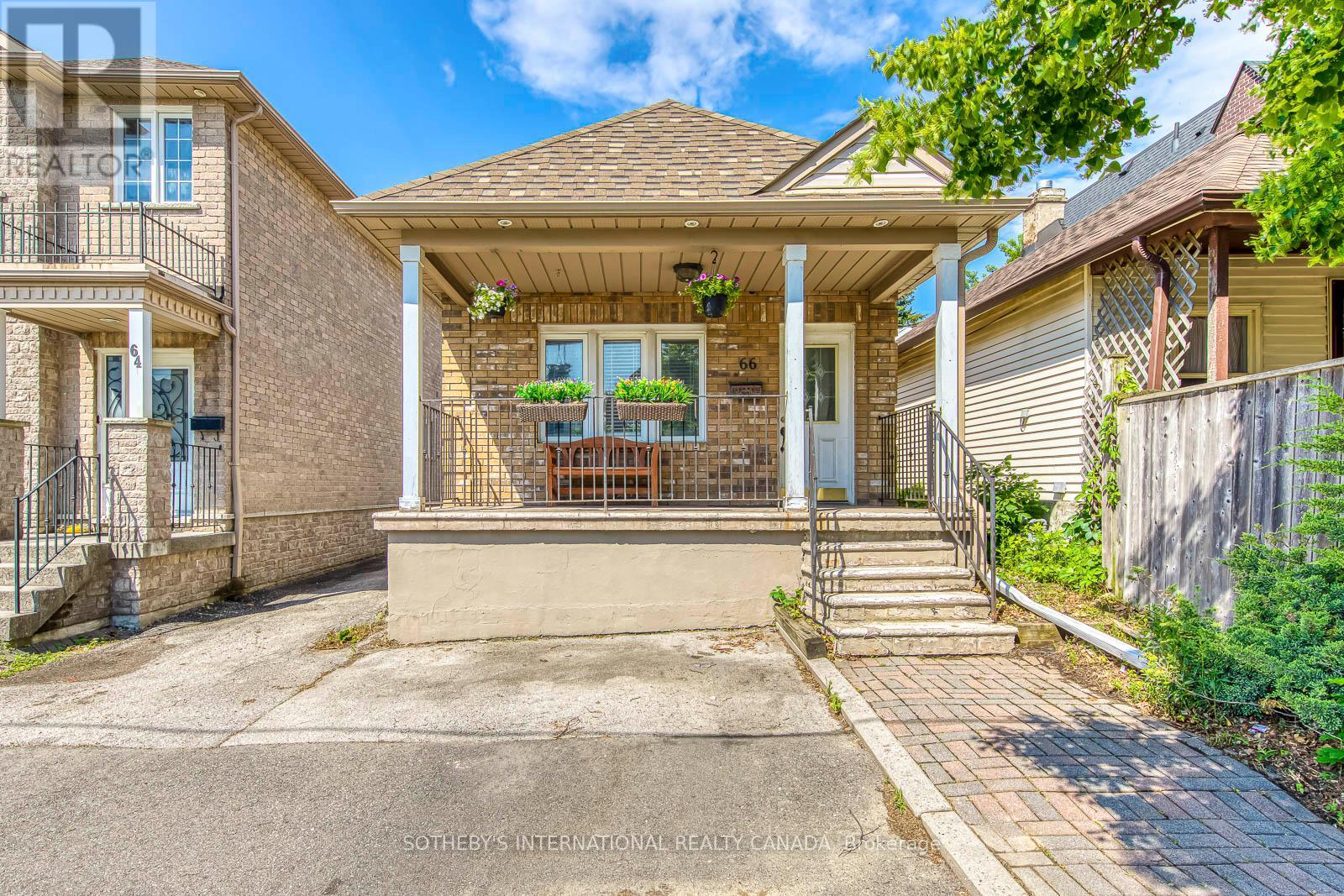 66 TWENTY NINTH STREET, Toronto, Ontario