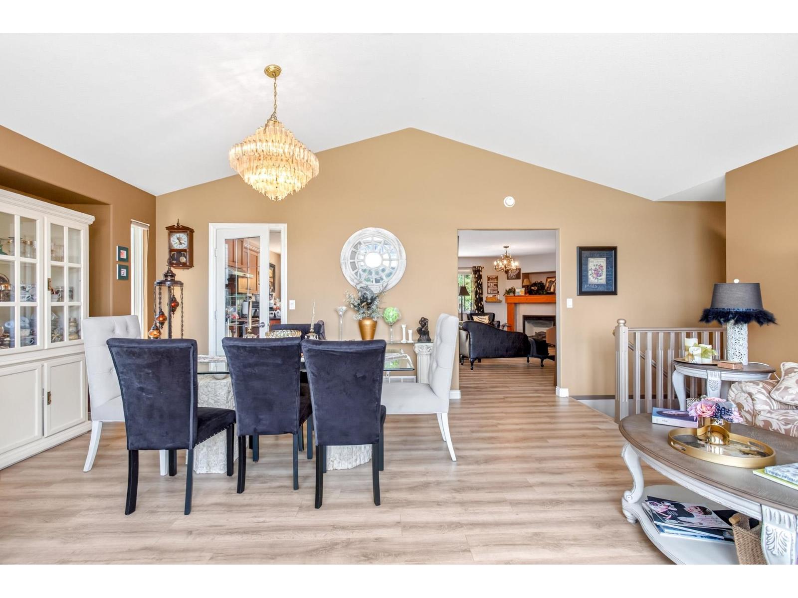 8061 Topper Drive, Mission, British Columbia  V2V 7A8 - Photo 13 - R3138215