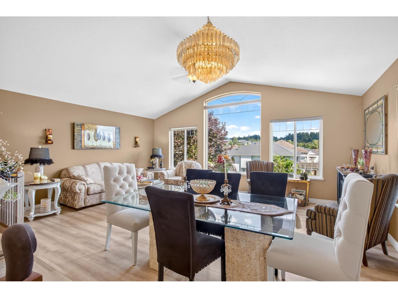 8061 Topper Drive, Mission, British Columbia  V2V 7A8 - Photo 10 - R3138215