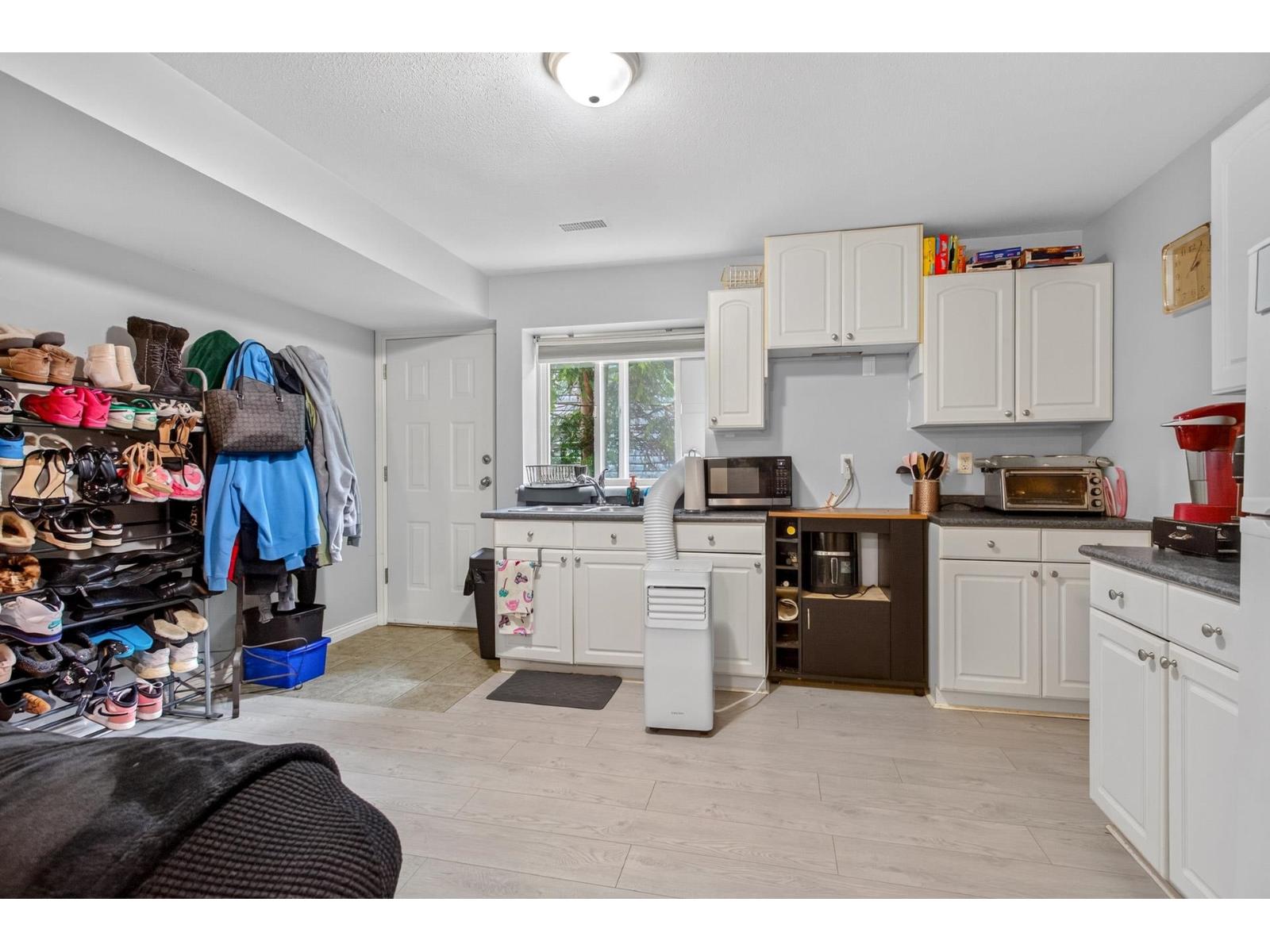 8061 Topper Drive, Mission, British Columbia  V2V 7A8 - Photo 31 - R3138215
