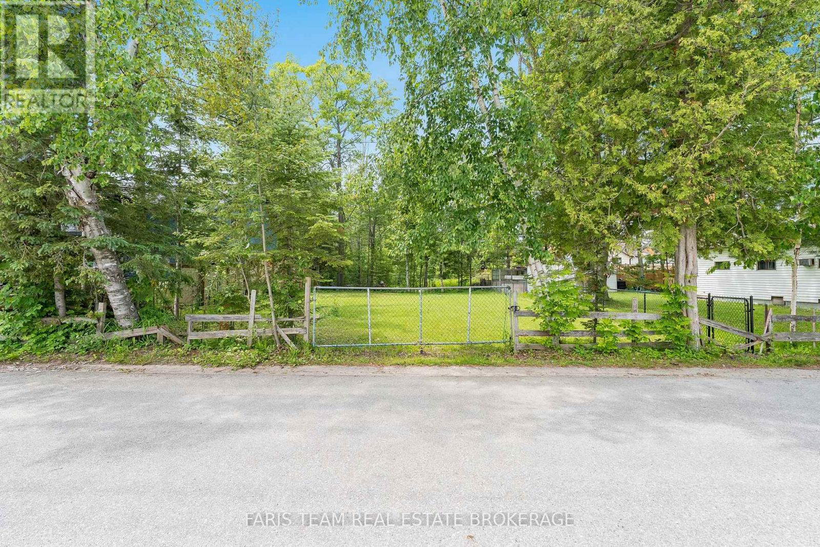 40 Nancy Street, Wasaga Beach, Ontario  L9Z 2K4 - Photo 2 - S13489982