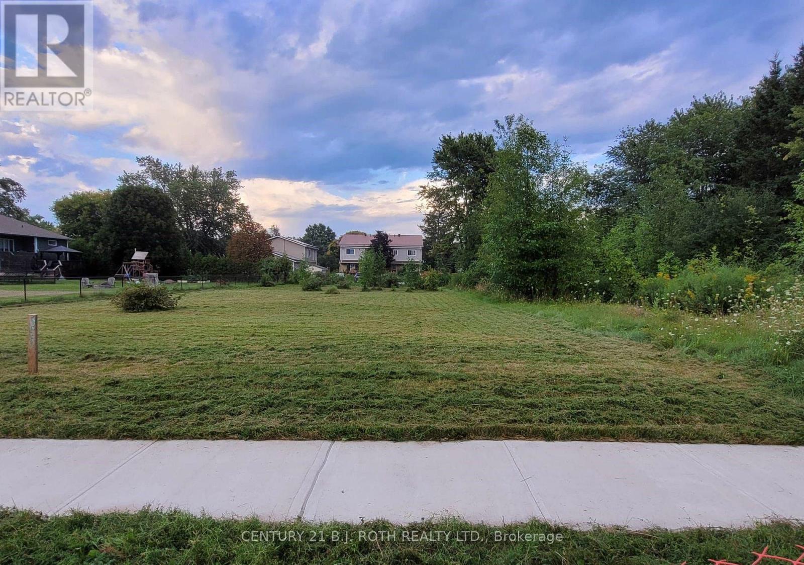 210 Sutherland Street S, Clearview, Ontario  L0M 1S0 - Photo 4 - S13490084