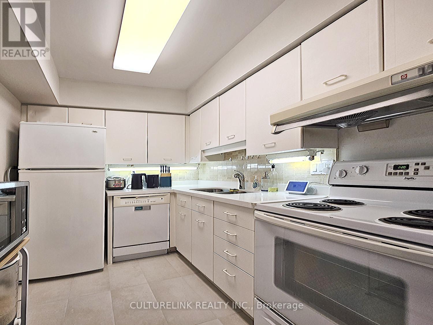 2215 - 30 Greenfield Avenue, Toronto, Ontario  M2N 6N3 - Photo 7 - C13472290