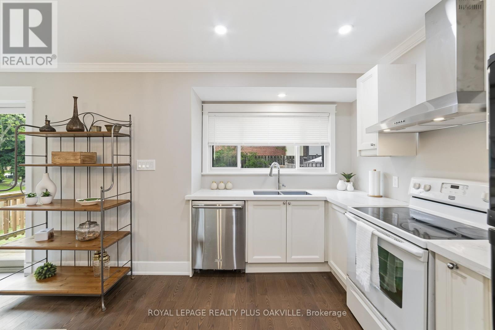 2073 Worthington Drive, Oakville, Ontario  L6L 1E2 - Photo 10 - W13490012