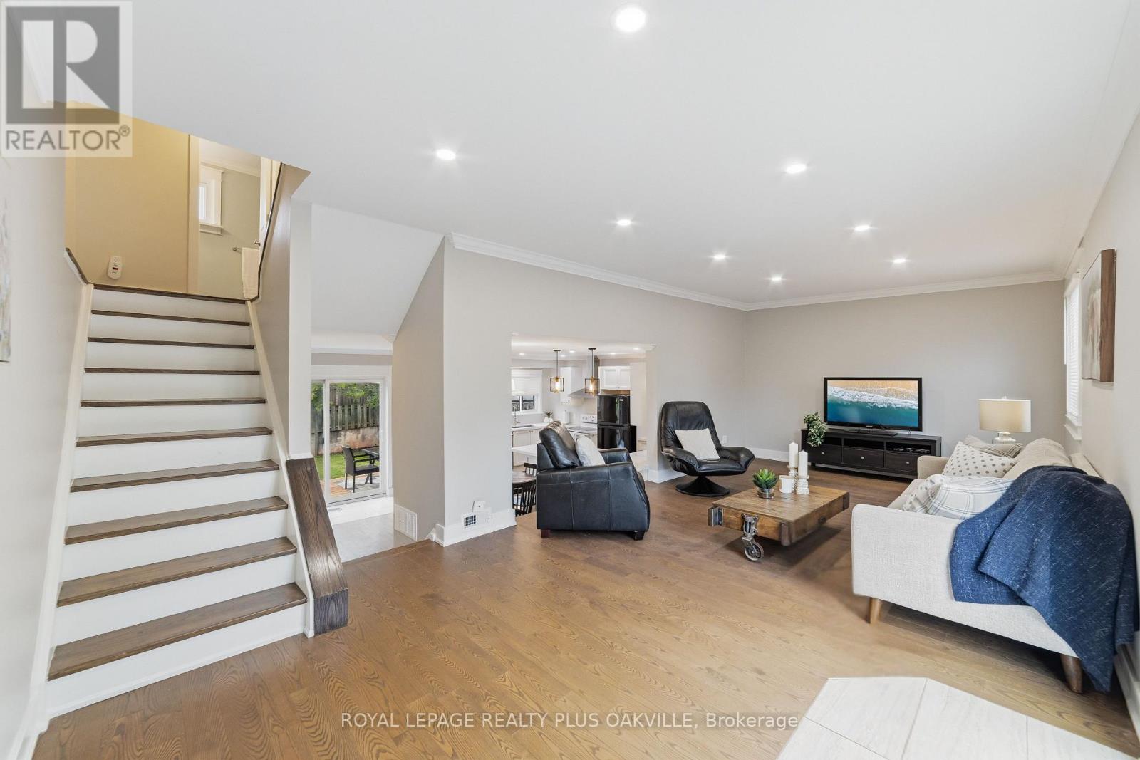2073 Worthington Drive, Oakville, Ontario  L6L 1E2 - Photo 15 - W13490012
