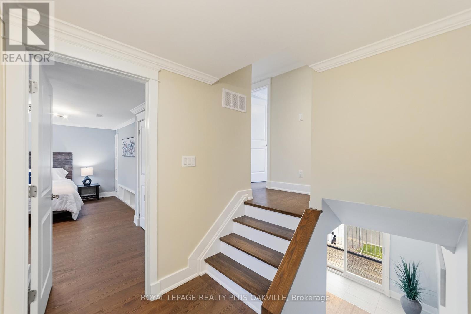 2073 Worthington Drive, Oakville, Ontario  L6L 1E2 - Photo 16 - W13490012