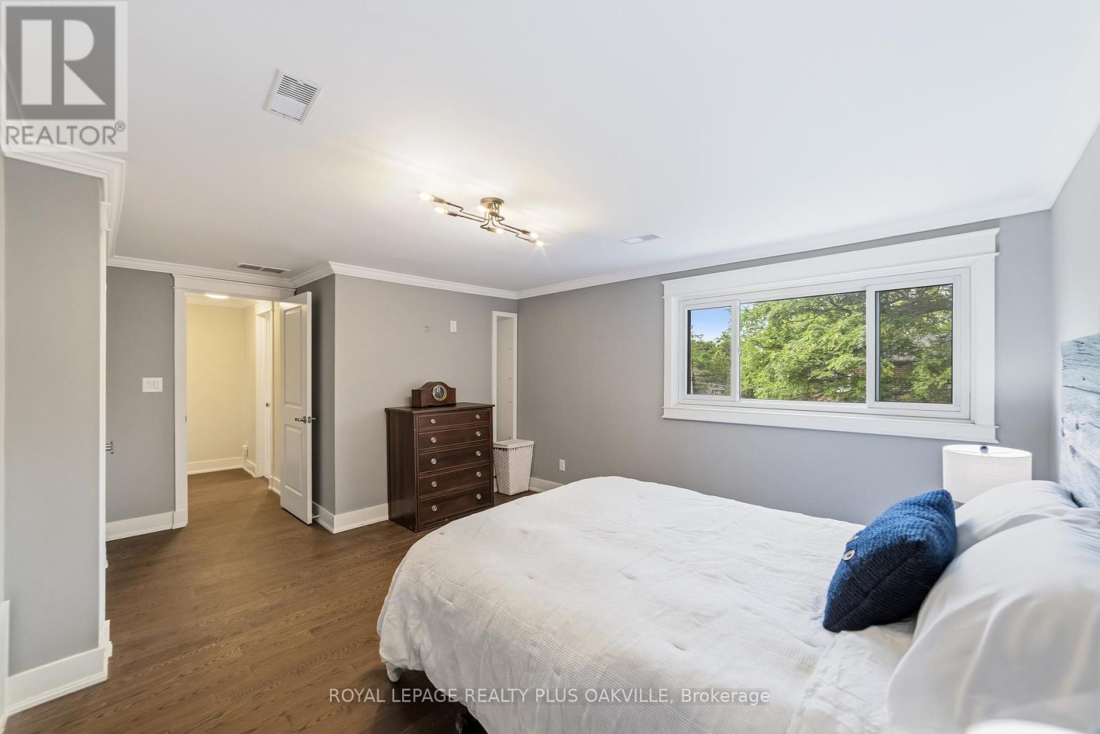 2073 Worthington Drive, Oakville, Ontario  L6L 1E2 - Photo 18 - W13490012