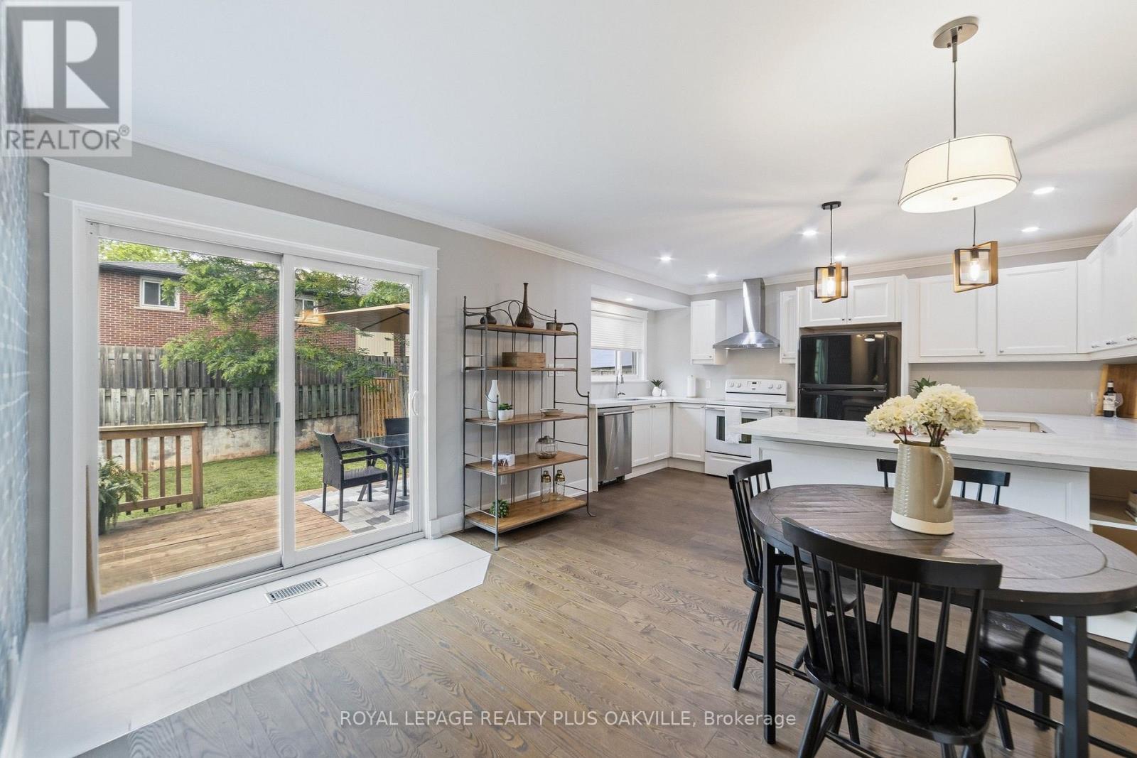 2073 Worthington Drive, Oakville, Ontario  L6L 1E2 - Photo 5 - W13490012