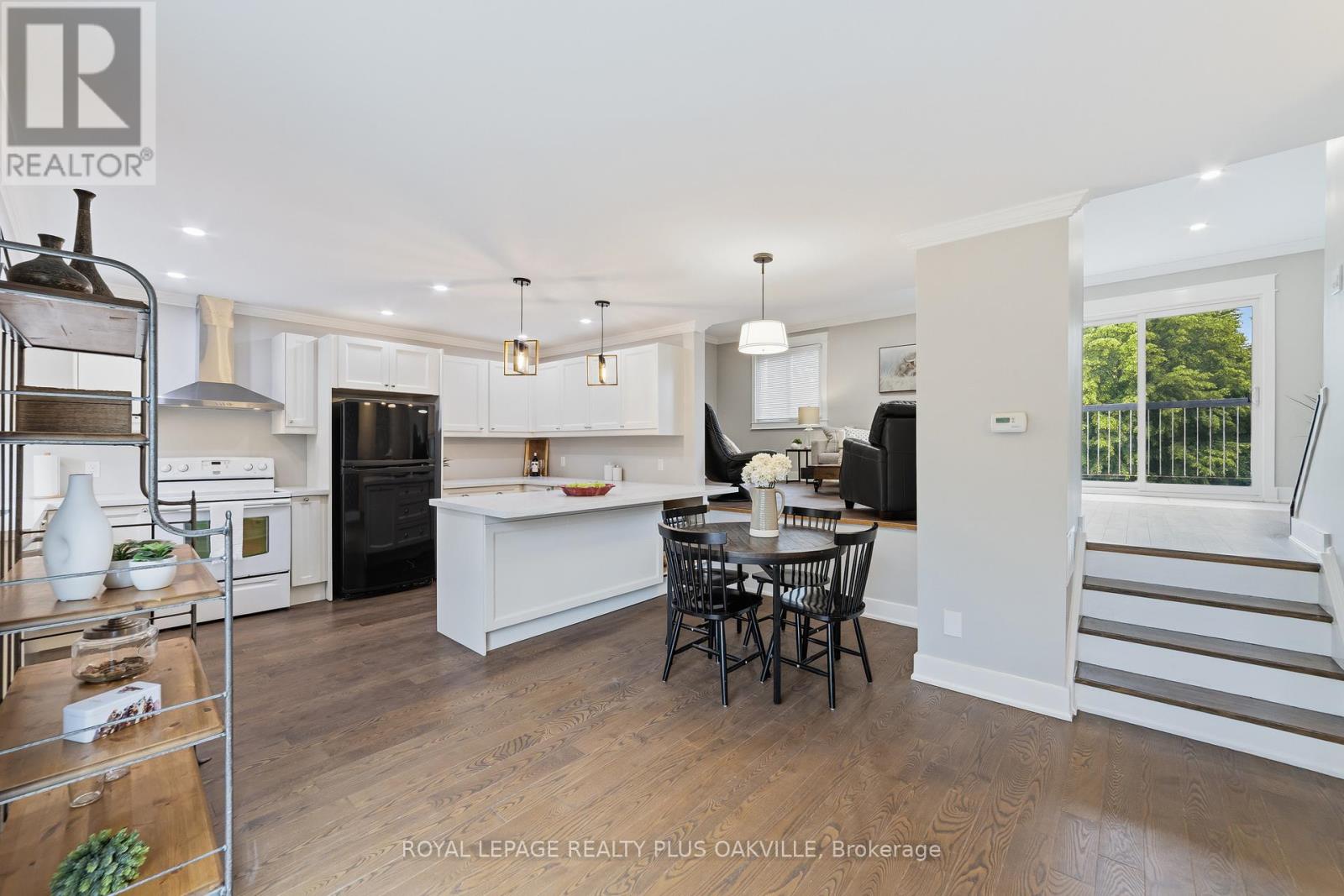 2073 Worthington Drive, Oakville, Ontario  L6L 1E2 - Photo 6 - W13490012