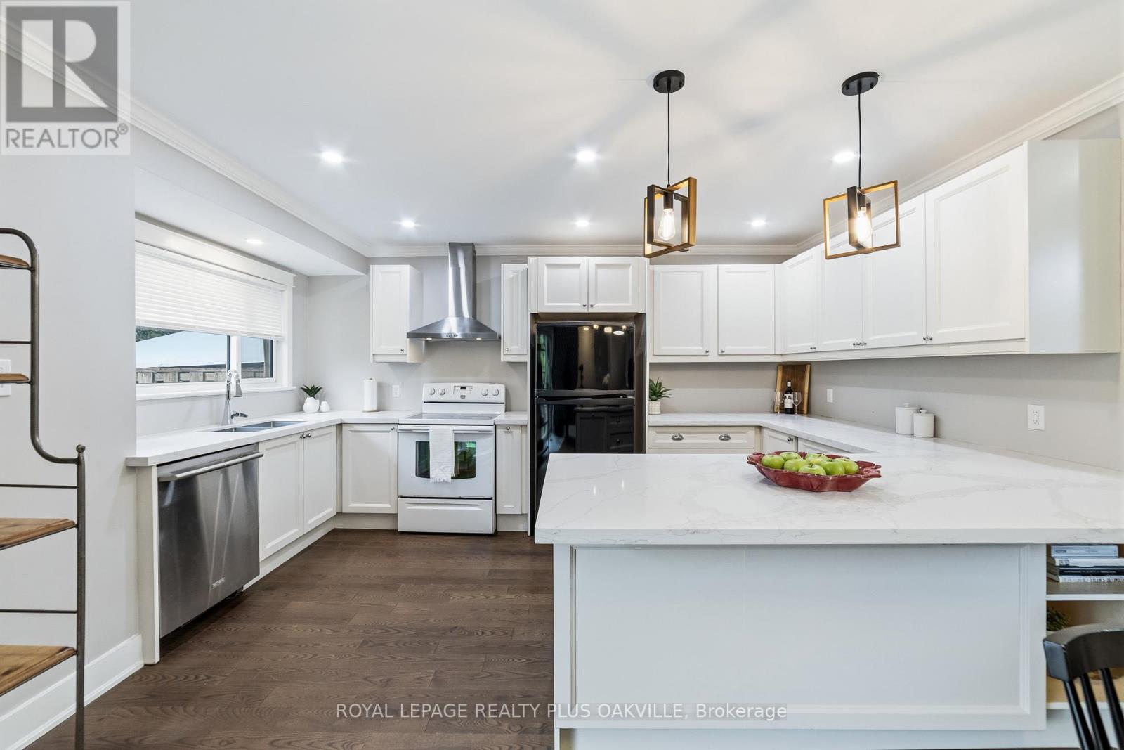 2073 Worthington Drive, Oakville, Ontario  L6L 1E2 - Photo 7 - W13490012