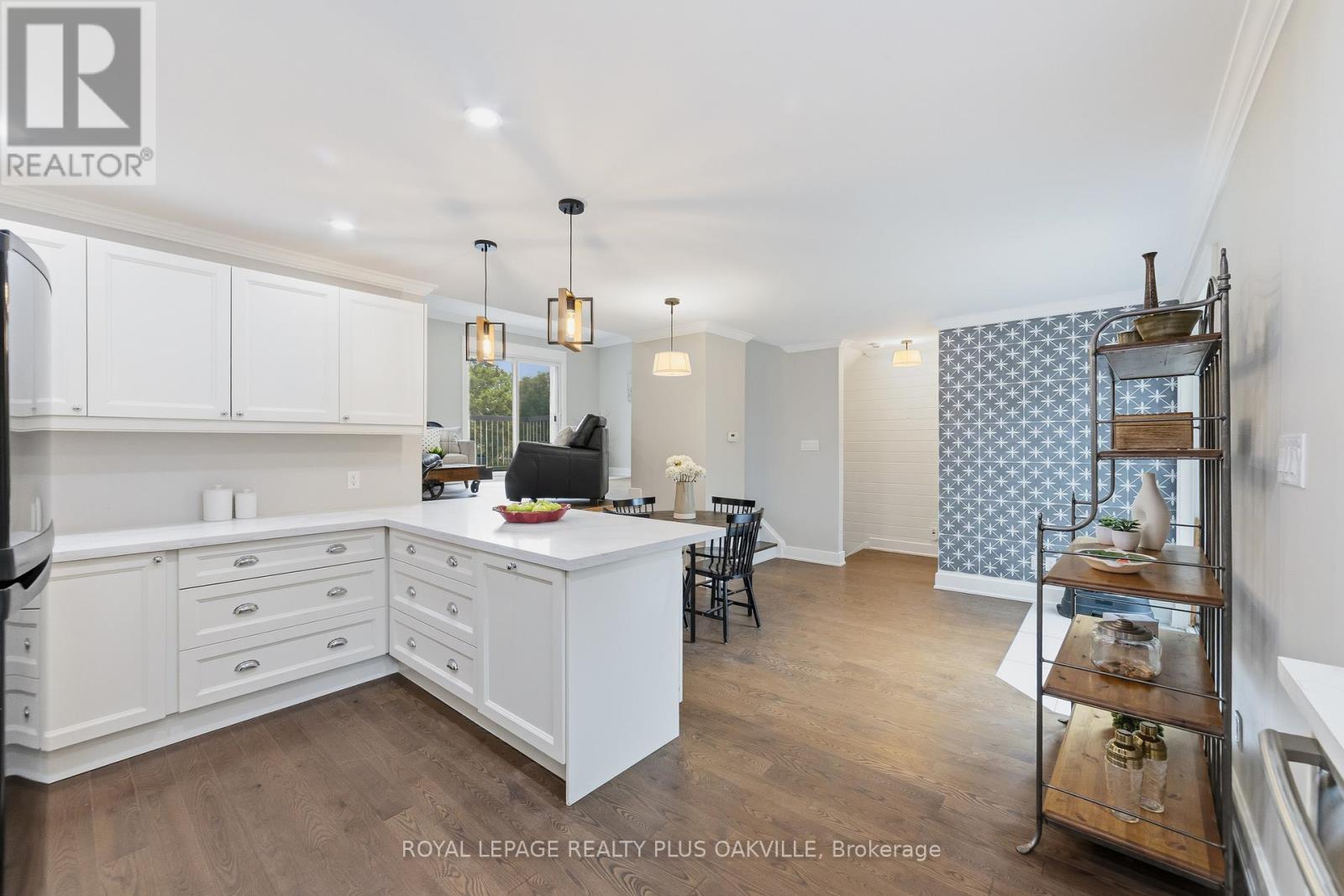 2073 Worthington Drive, Oakville, Ontario  L6L 1E2 - Photo 8 - W13490012