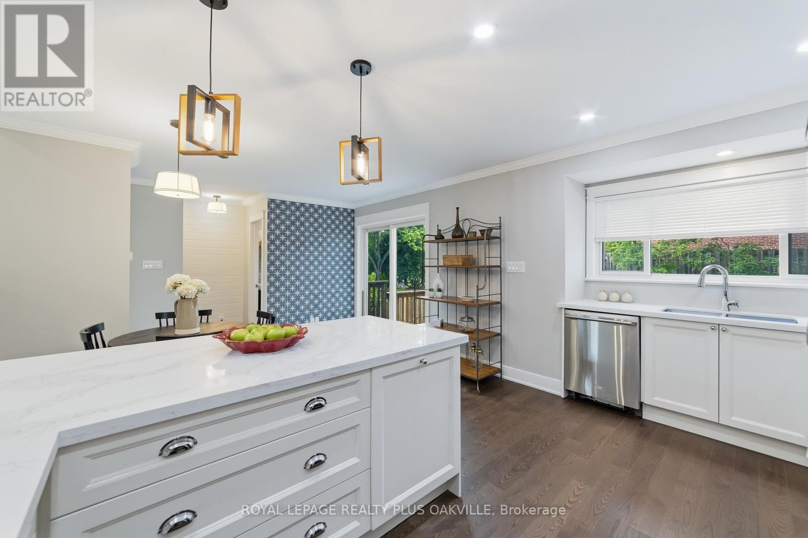 2073 Worthington Drive, Oakville, Ontario  L6L 1E2 - Photo 9 - W13490012