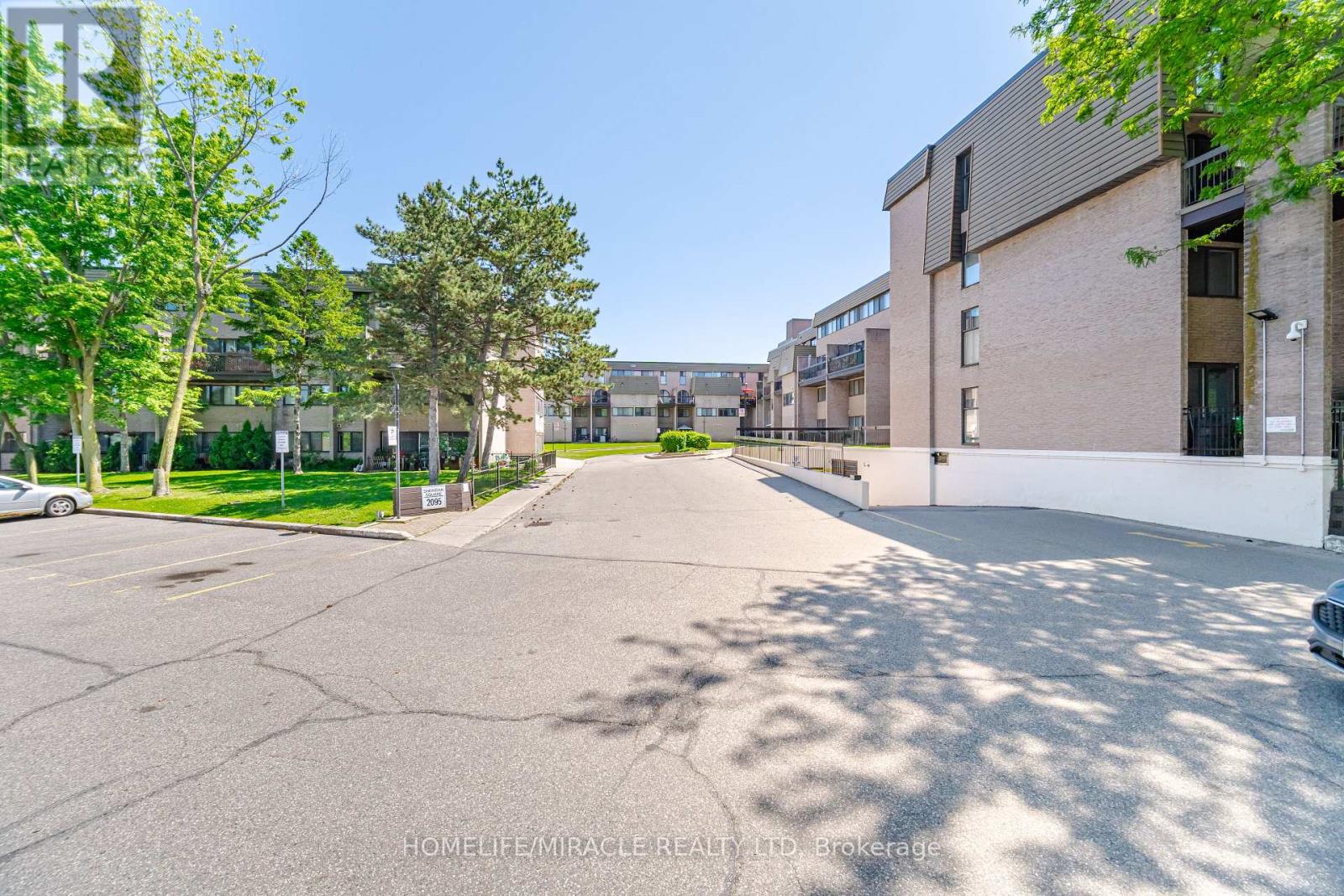 137 - 2095 Roche Court, Mississauga, Ontario  L5K 2C8 - Photo 2 - W13490036