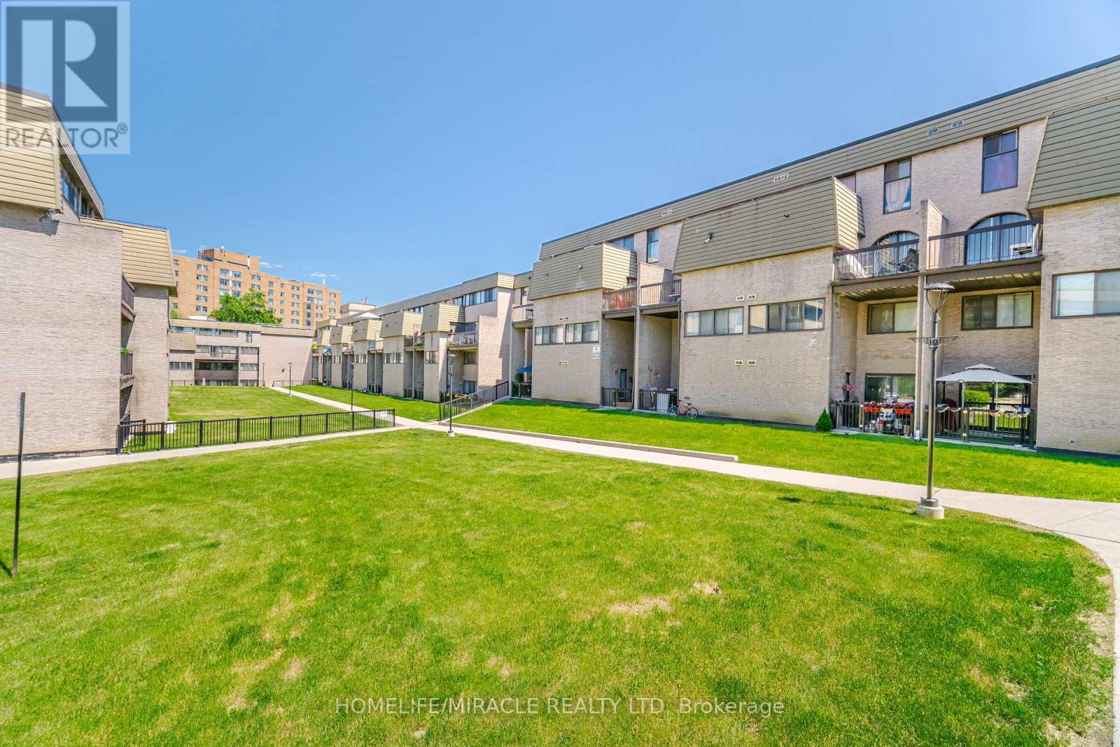 137 - 2095 Roche Court, Mississauga, Ontario  L5K 2C8 - Photo 3 - W13490036