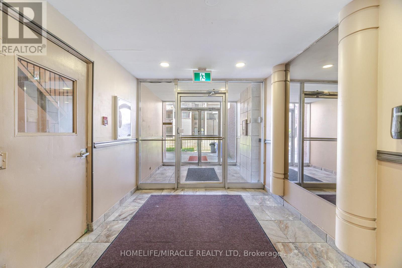 137 - 2095 Roche Court, Mississauga, Ontario  L5K 2C8 - Photo 4 - W13490036