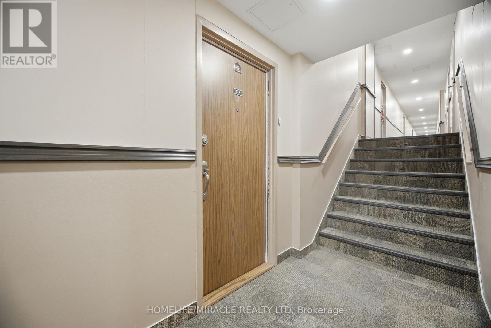 137 - 2095 Roche Court, Mississauga, Ontario  L5K 2C8 - Photo 5 - W13490036