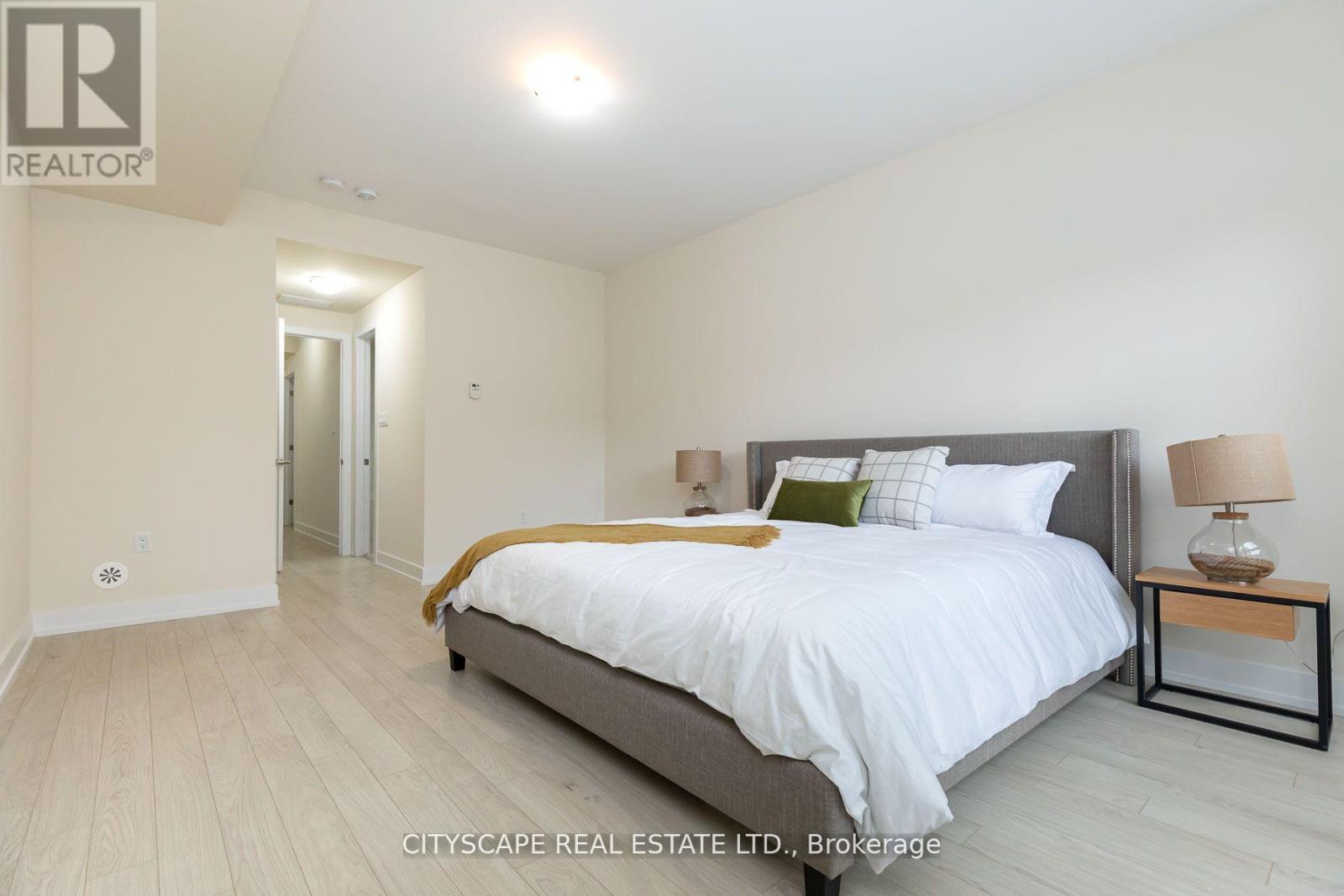 1084 Lansdowne Avenue, Toronto, Ontario  M6H 0C5 - Photo 11 - W13490090