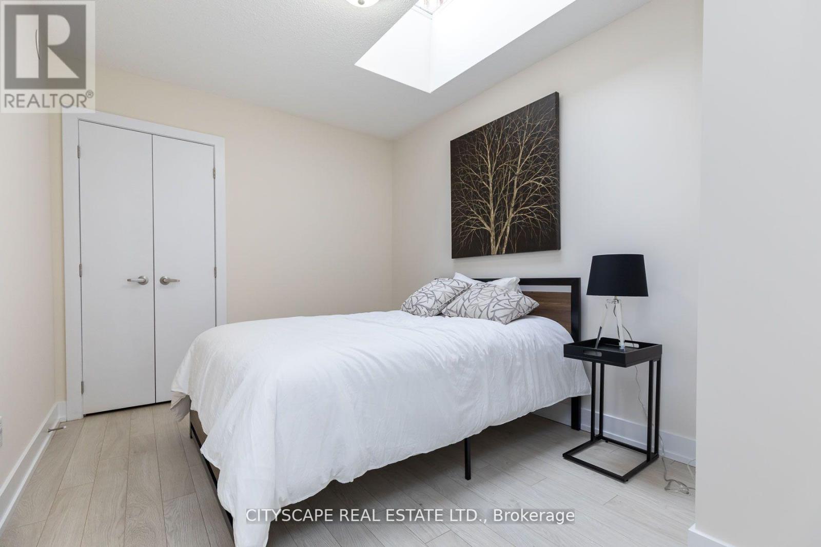 1084 Lansdowne Avenue, Toronto, Ontario  M6H 0C5 - Photo 16 - W13490090