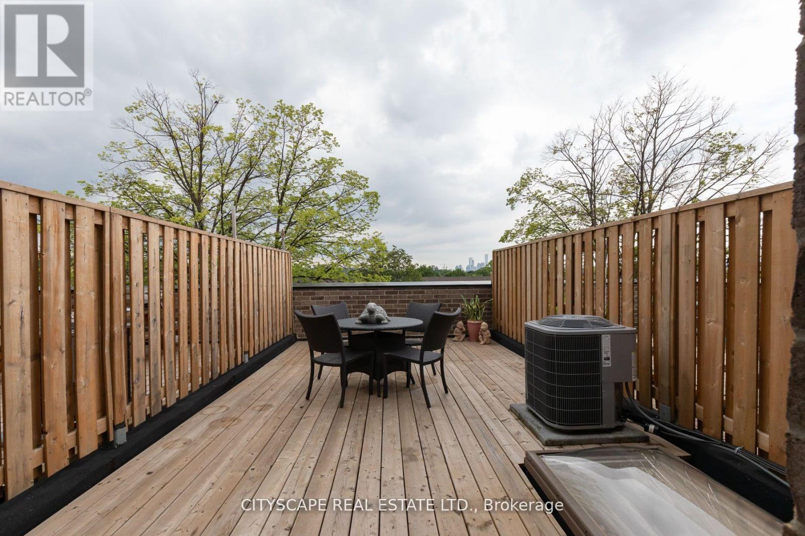 1084 Lansdowne Avenue, Toronto, Ontario  M6H 0C5 - Photo 20 - W13490090