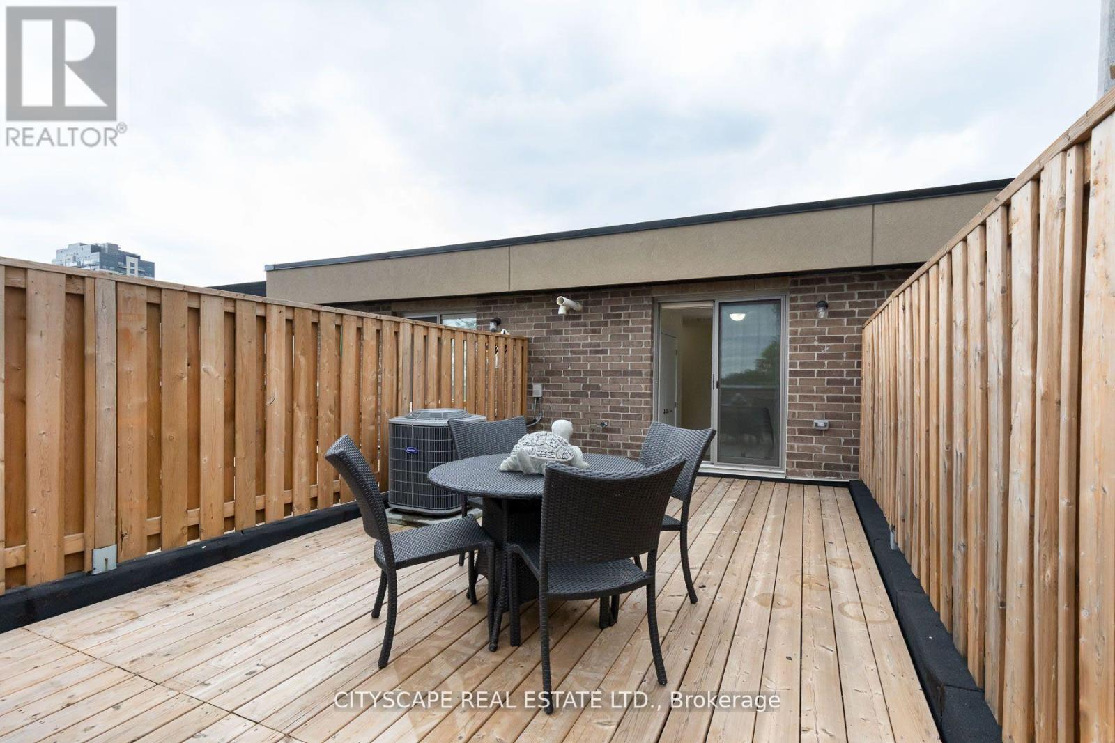 1084 Lansdowne Avenue, Toronto, Ontario  M6H 0C5 - Photo 22 - W13490090
