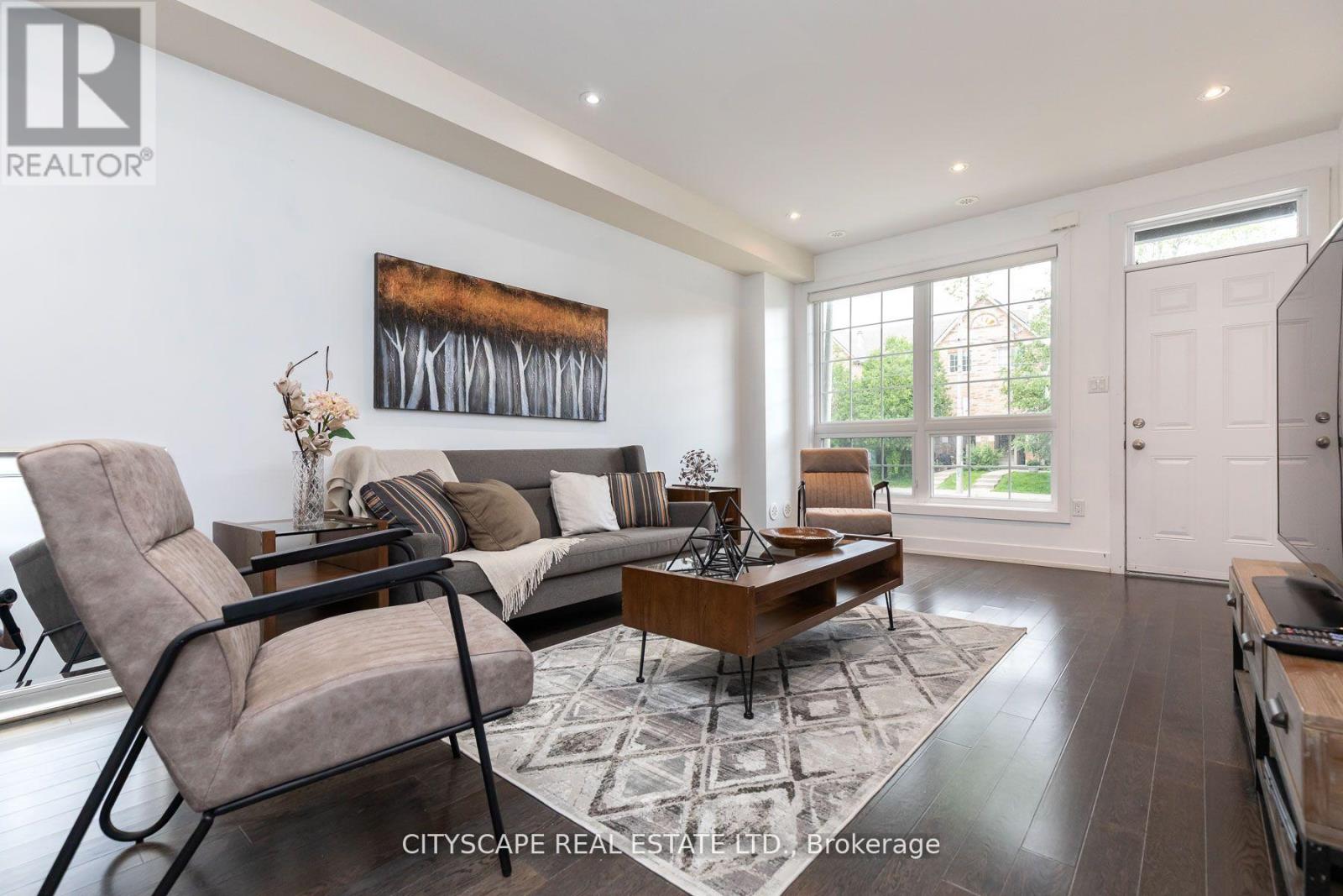 1084 Lansdowne Avenue, Toronto, Ontario  M6H 0C5 - Photo 4 - W13490090