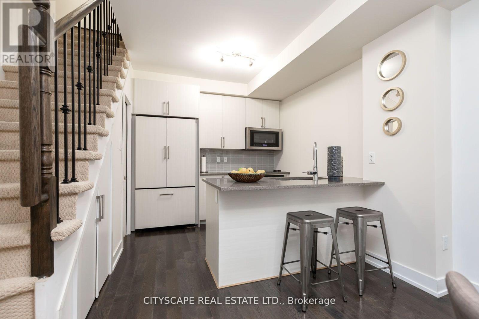 1084 Lansdowne Avenue, Toronto, Ontario  M6H 0C5 - Photo 7 - W13490090