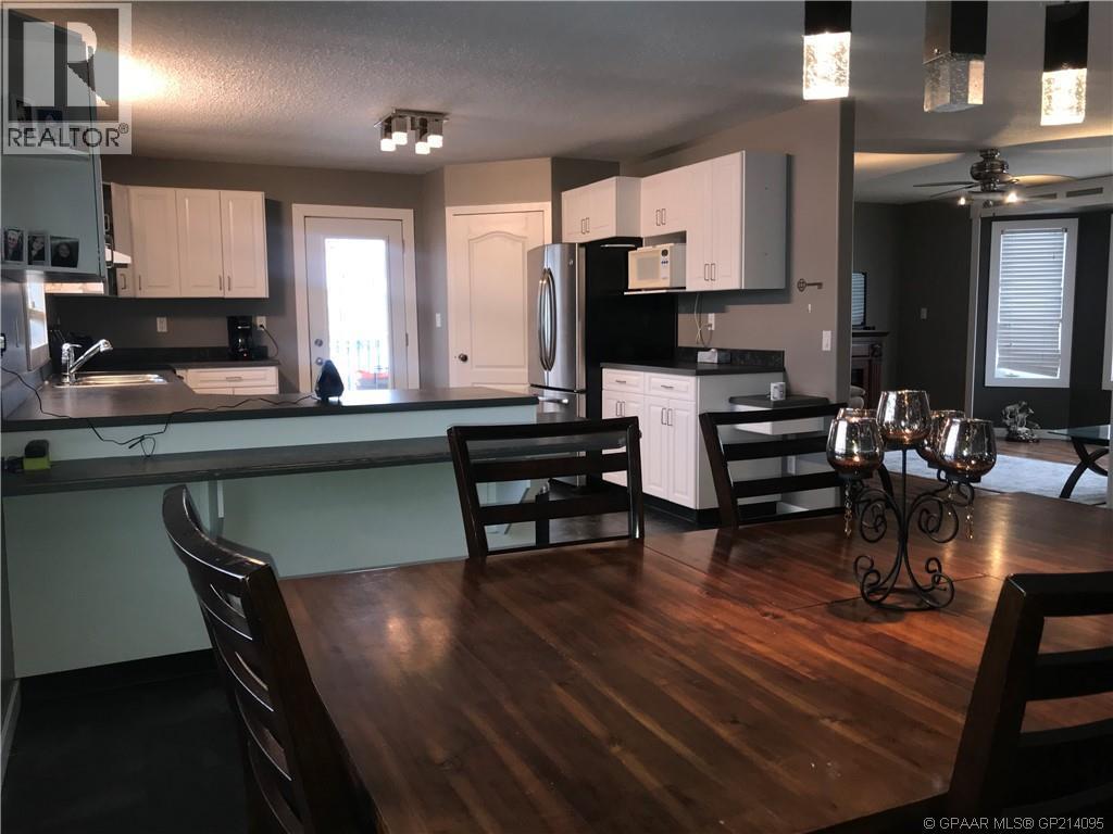 908 4 Avenue, Hines Creek, Alberta  T0H 2A0 - Photo 5 - A2318298