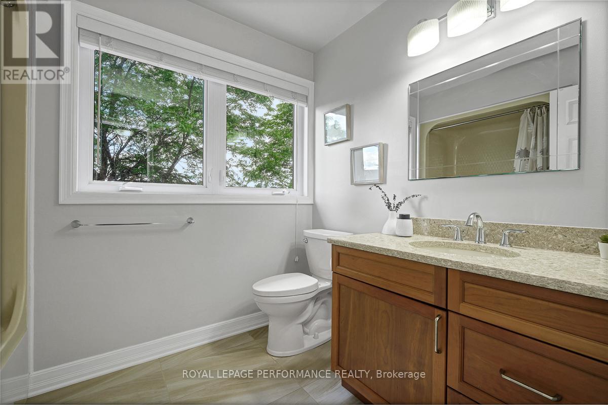 1595 Champneuf Drive, Ottawa, Ontario  K1C 6B6 - Photo 31 - X13490156