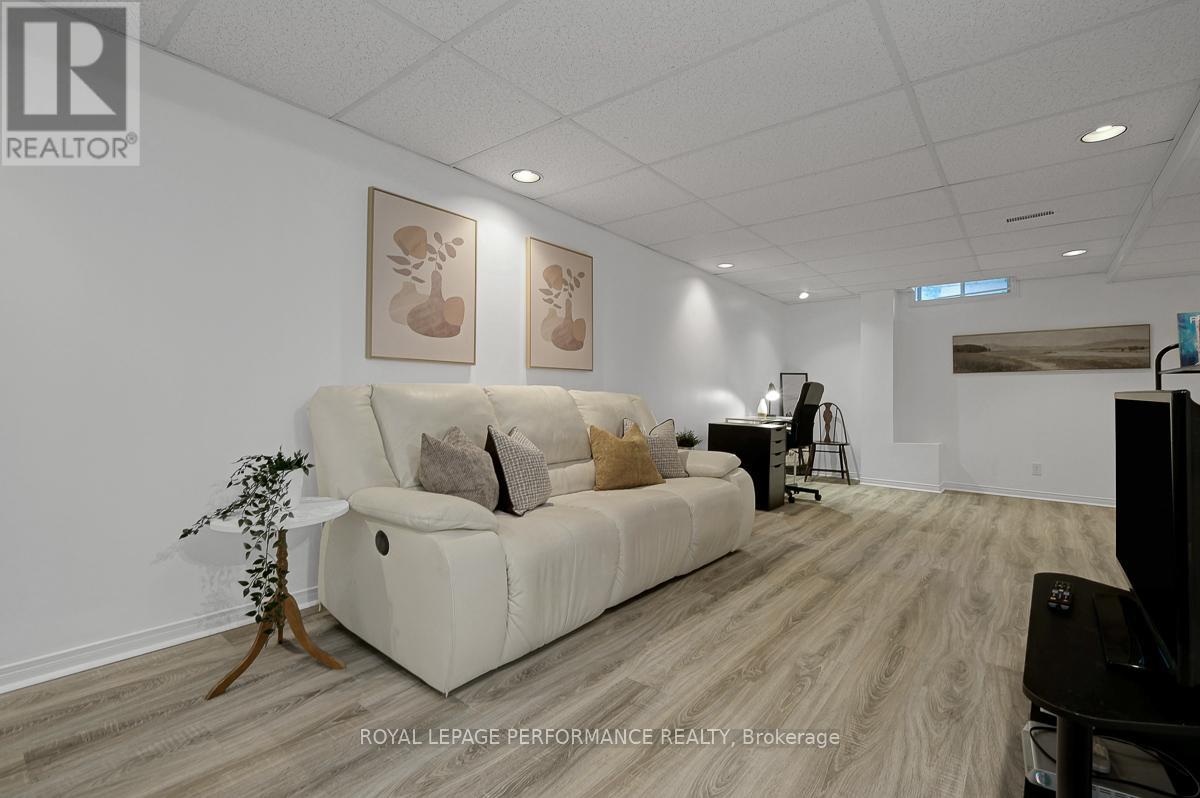 1595 Champneuf Drive, Ottawa, Ontario  K1C 6B6 - Photo 35 - X13490156