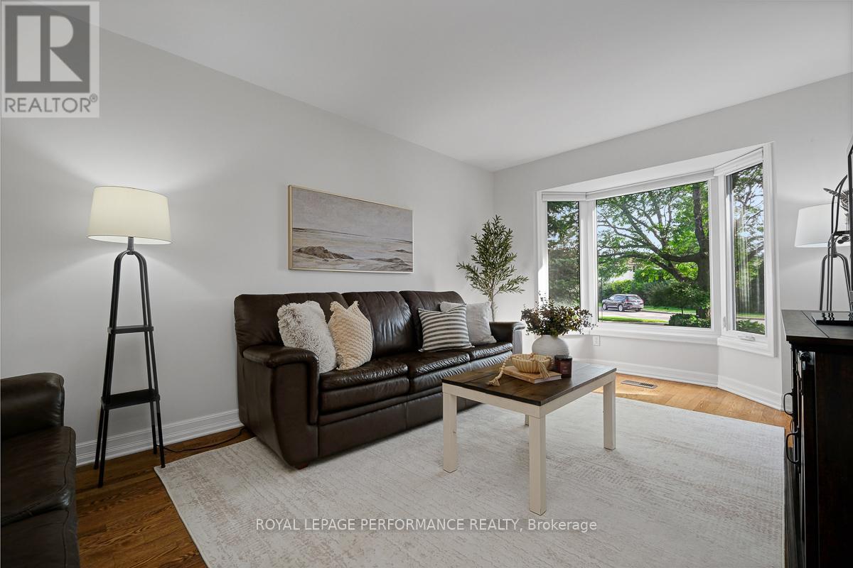 1595 Champneuf Drive, Ottawa, Ontario  K1C 6B6 - Photo 5 - X13490156