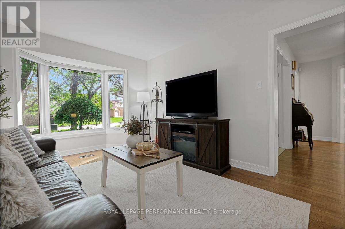1595 Champneuf Drive, Ottawa, Ontario  K1C 6B6 - Photo 6 - X13490156