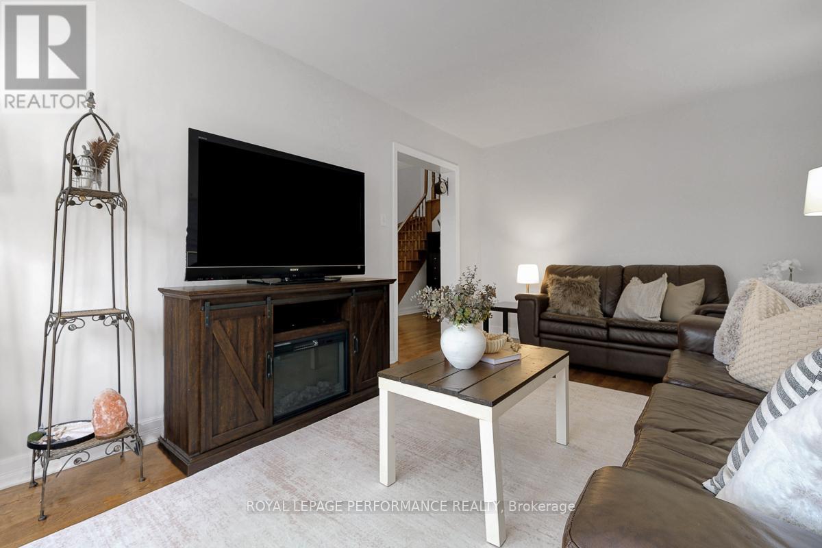 1595 Champneuf Drive, Ottawa, Ontario  K1C 6B6 - Photo 7 - X13490156
