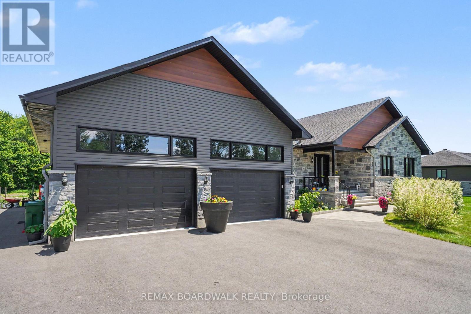 139 ST THOMAS STREET, Russell, Ontario