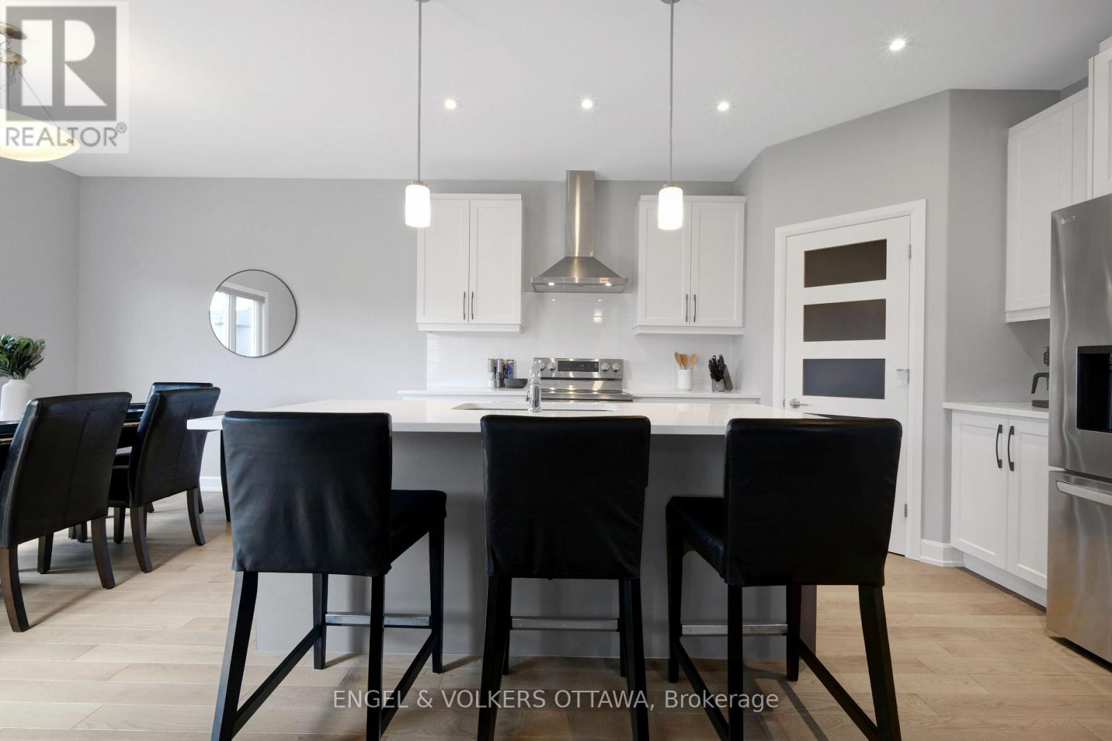 325 Moonlight Drive, Russell, Ontario  K4R 0L1 - Photo 12 - X13490254