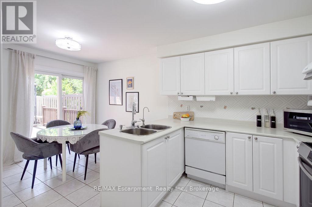 5386 Landsborough Avenue, Mississauga, Ontario  L5R 3X2 - Photo 13 - W13490378