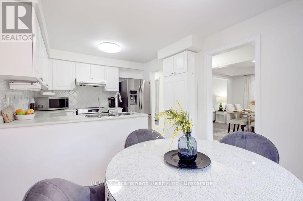 5386 Landsborough Avenue, Mississauga, Ontario  L5R 3X2 - Photo 16 - W13490378