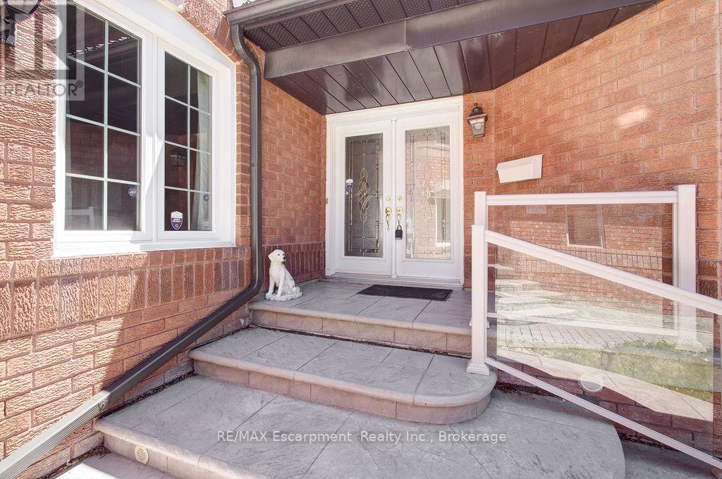 5386 Landsborough Avenue, Mississauga, Ontario  L5R 3X2 - Photo 4 - W13490378