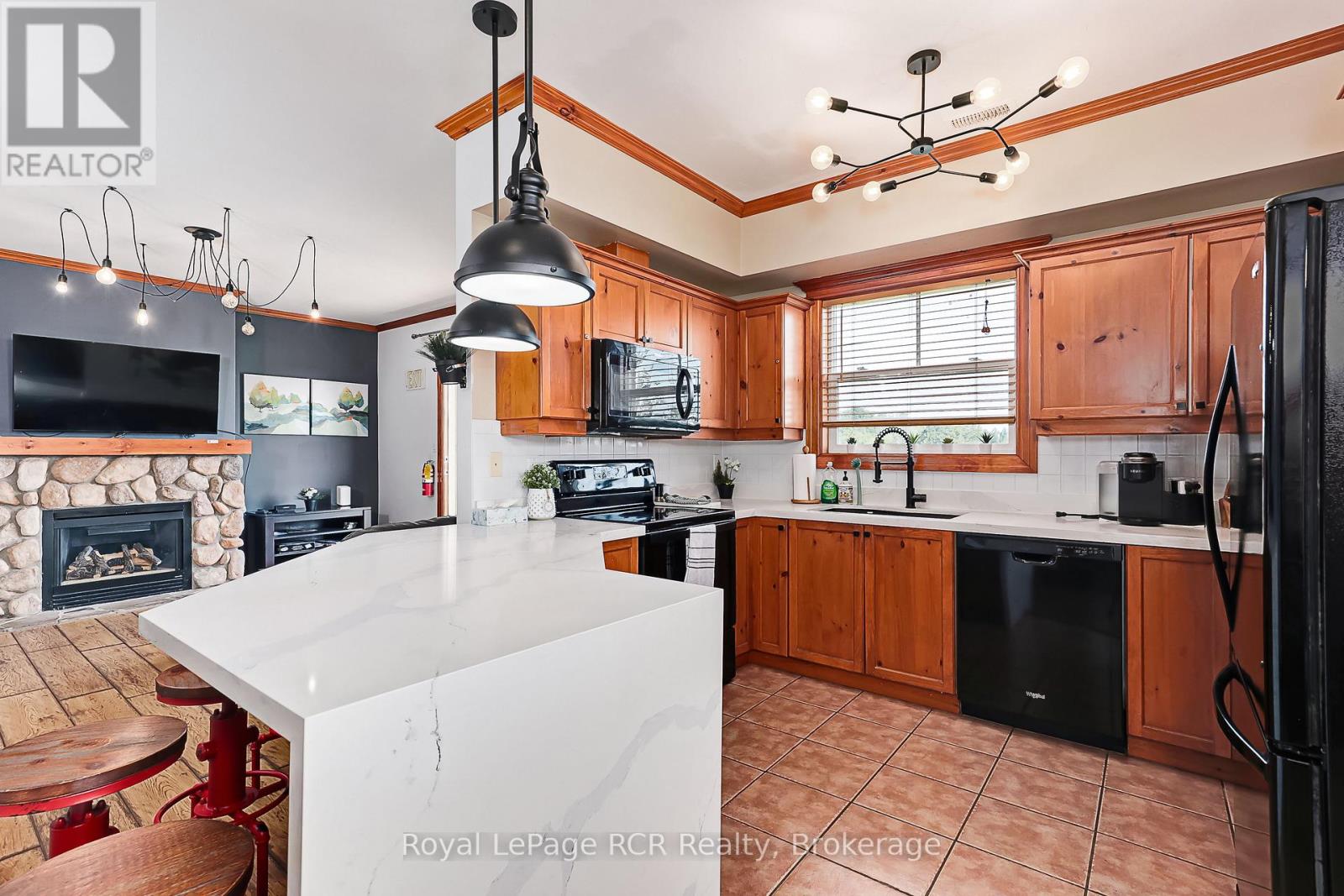 211 - 184 Snowbridge Way, Blue Mountains, Ontario  L9Y 0V1 - Photo 5 - X13490264