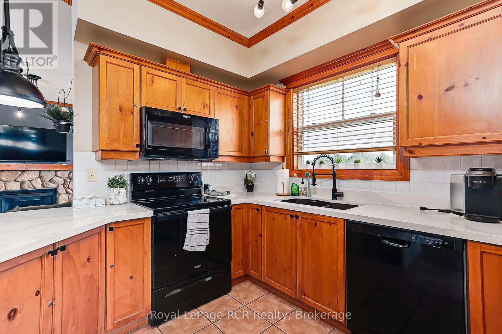 211 - 184 Snowbridge Way, Blue Mountains, Ontario  L9Y 0V1 - Photo 6 - X13490264