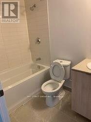 404 - 11 Wellesley Street, Toronto, Ontario  M4Y 1E8 - Photo 5 - C13490232